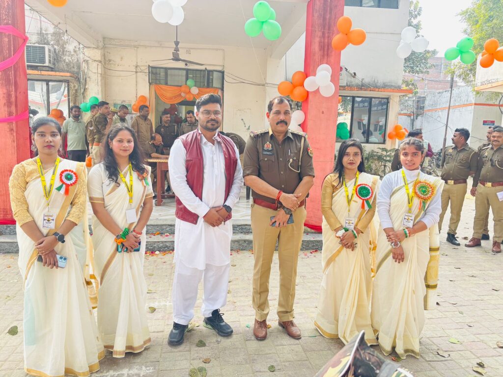 गणतंत्र दिवस पर किड्ज़ी रसड़ा के नन्हे विद्यार्थियों का पुलिस स्टेशन भ्रमण