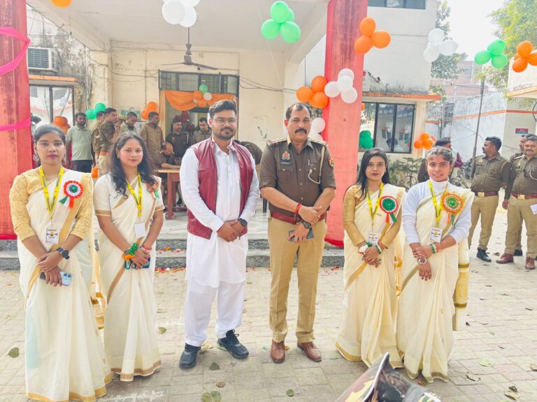 गणतंत्र दिवस पर किड्ज़ी रसड़ा के नन्हे विद्यार्थियों का पुलिस स्टेशन भ्रमण