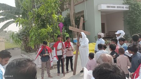 दीन-दुखियों की मुक्ति के लिए प्रभु यीशु ने दिया आत्मबलिदान : फादर पी. विक्टर